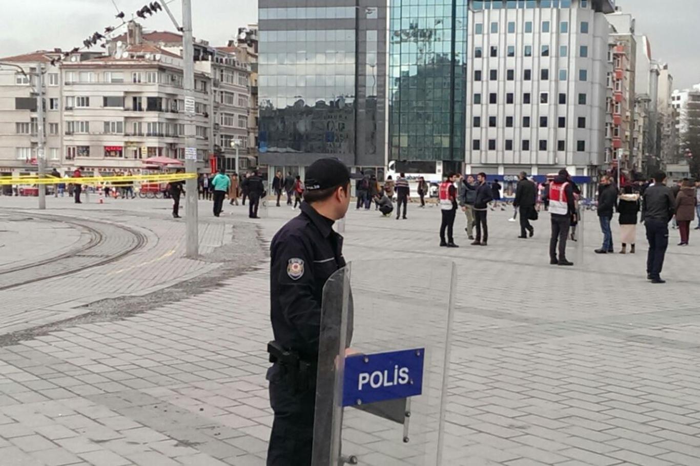 İstanbul Valisi: Patlama canlı bomba kaynaklı İstanbul Valisi: Patlama canlı bomba kaynaklı